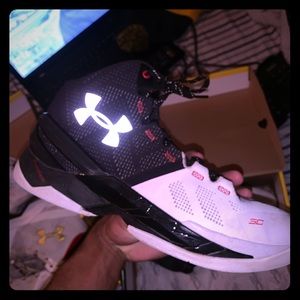 Curry 2’s suit & tie